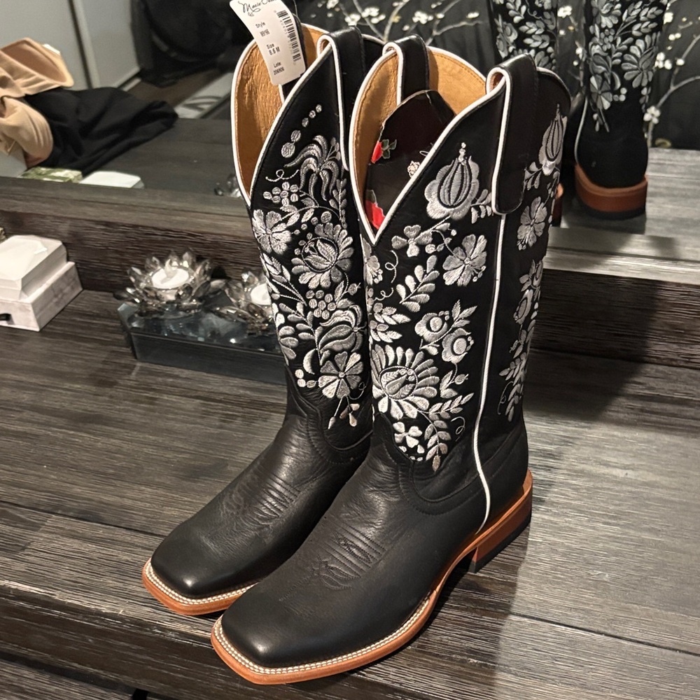 Macie Bean Black and White Floral Heeled Boots. Brand new.